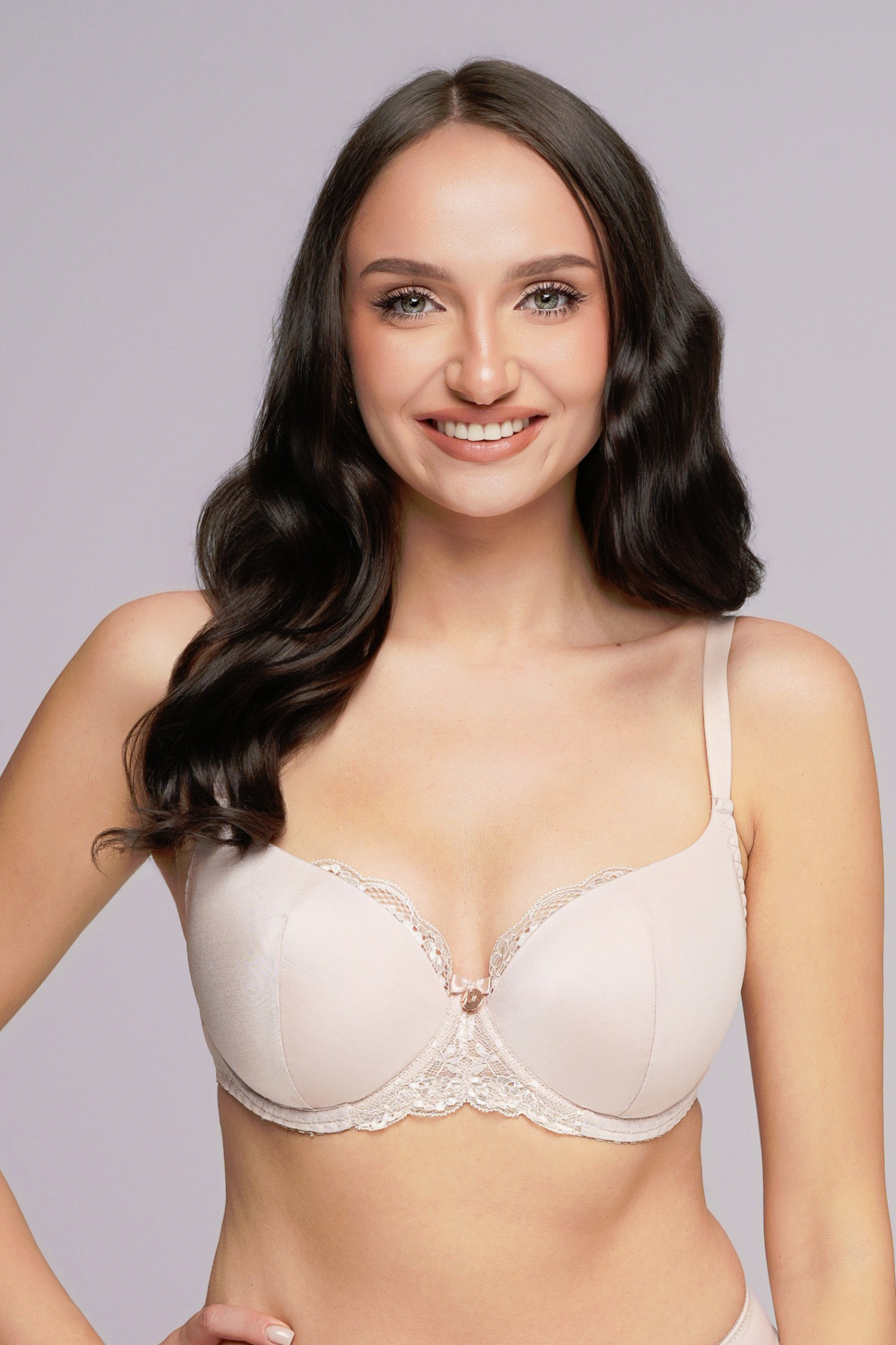 BIUSTONOSZ AV 2256 FULL CUP